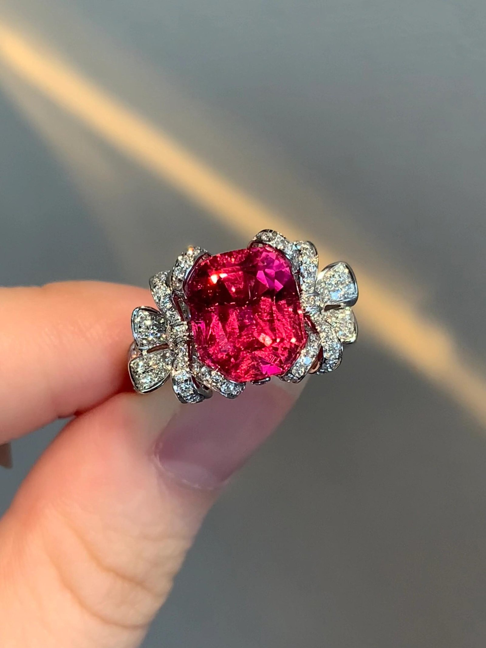 1e269ebd843e7d5c31b8ab8d27be655d 4.71ct Neon Fuchsia Tourmaline Bow Statement Ring - Image 1