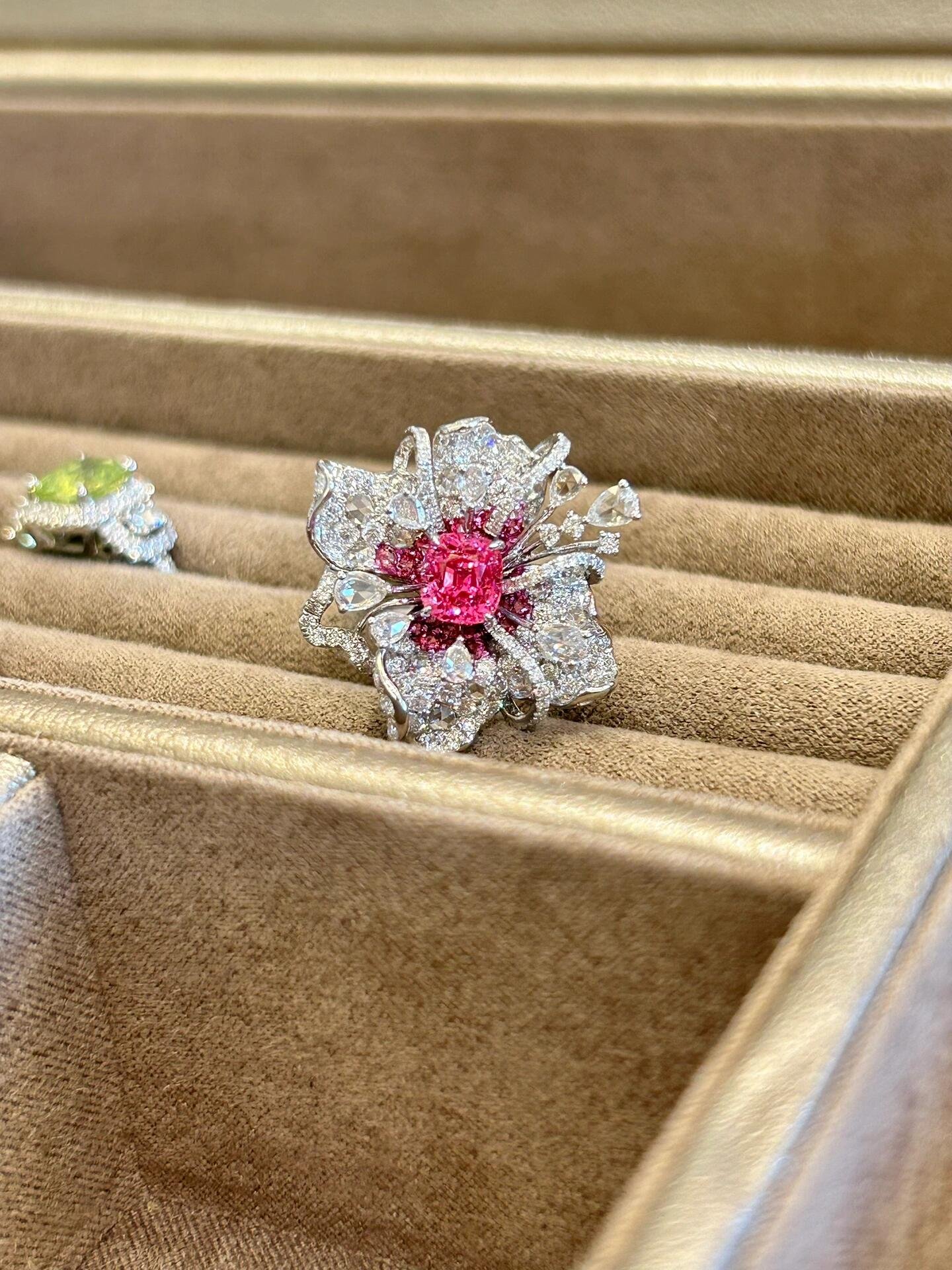 4b584c623b7f38845f6ad11837ba3d20 1.5ct Natural Untreated Vivid Red Ruby 18K Gold Diamond-Studded 3D Floral Jewelry - Image 1