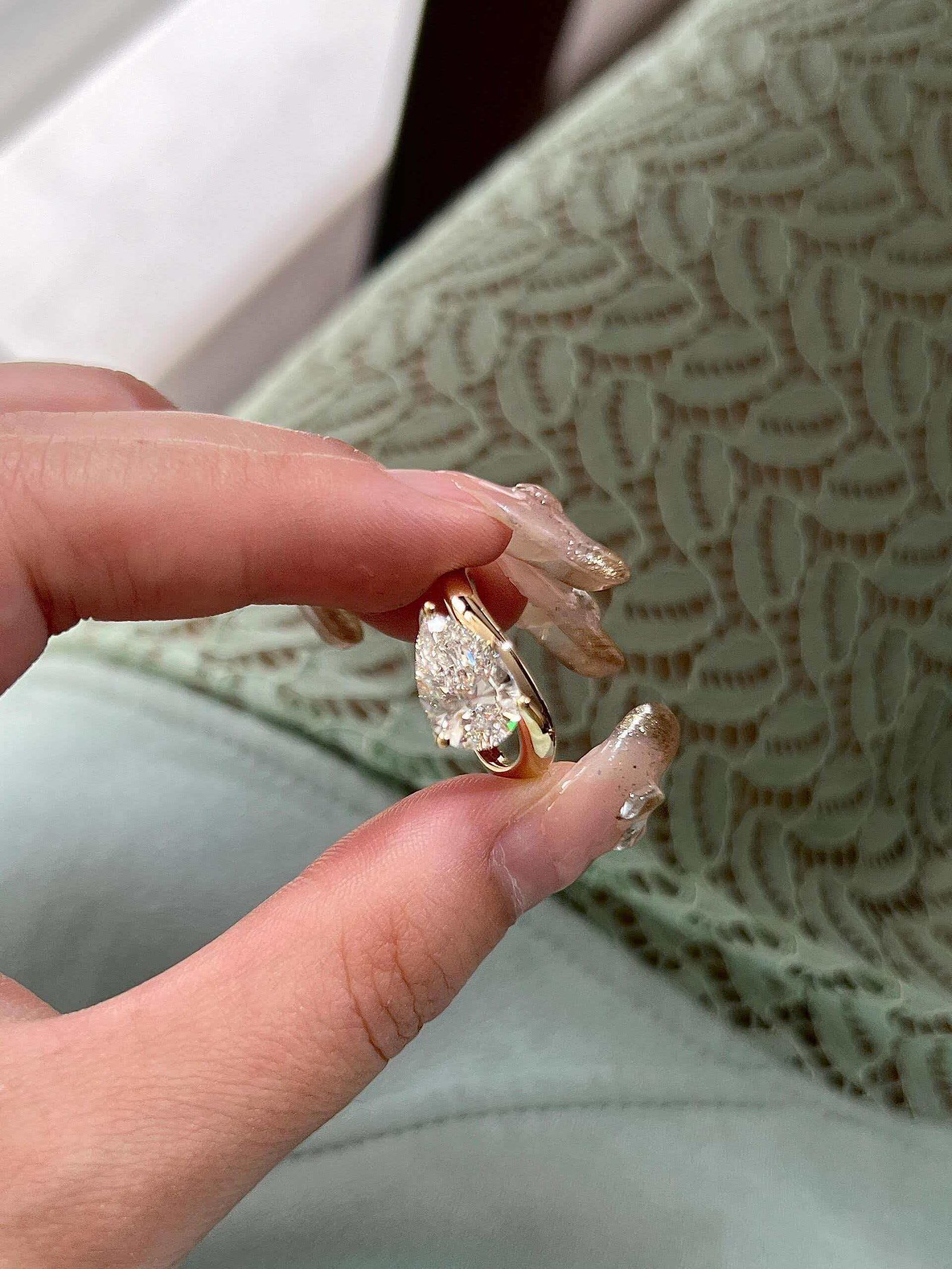 53247de1b6774ddd2366cc7bfca891c3 2-Carat Lab-Grown Pear Diamond Ring: E Color, VVS2 Clarity in 14K Gold - Image 1