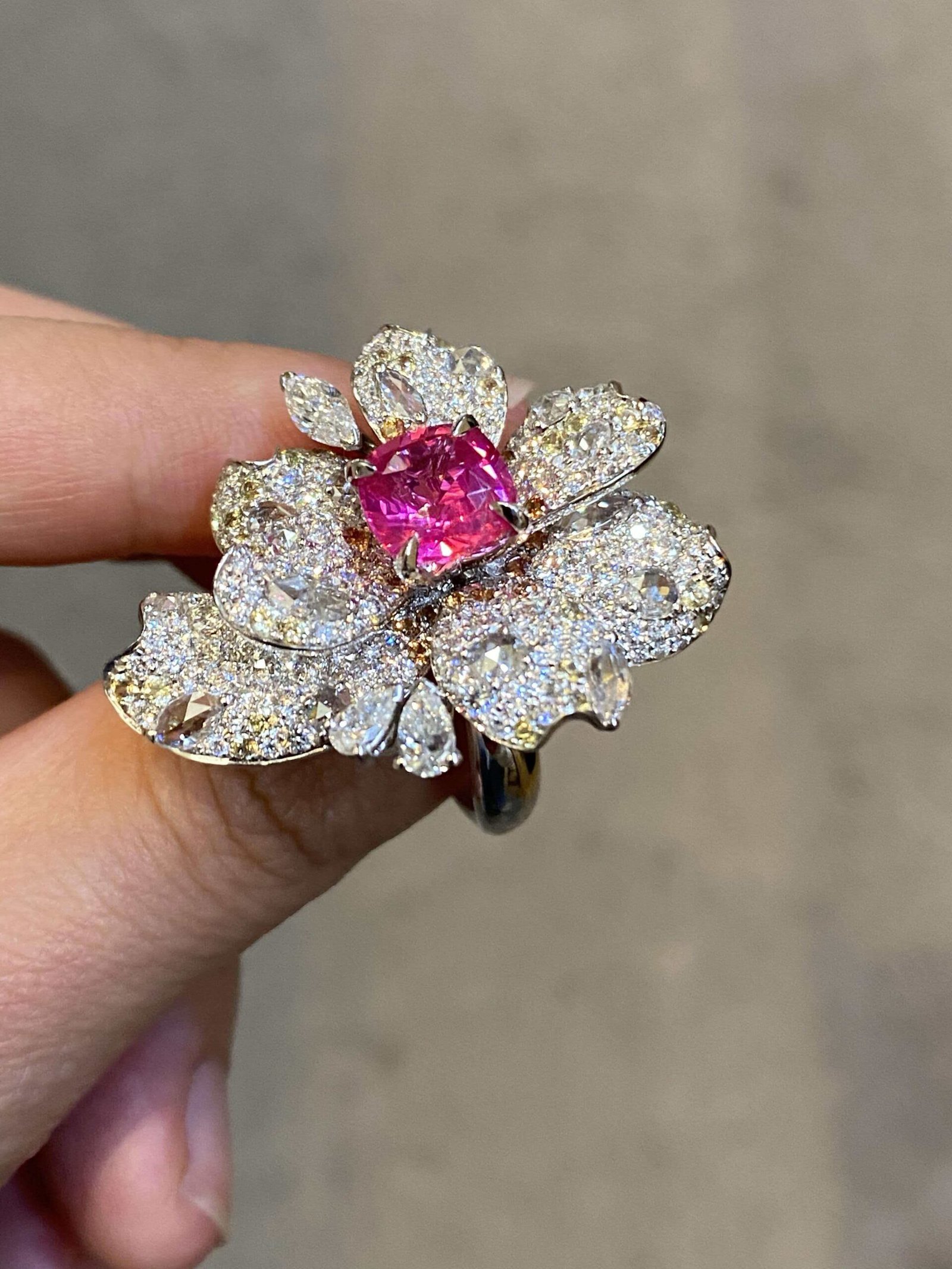 6ac3c9b2ea0d5567a395fcf2110e7b97 2.44-Carat Cushion-Cut Mahenge Spinel Ring: VS1 Clarity in 14K Gold - Image 1