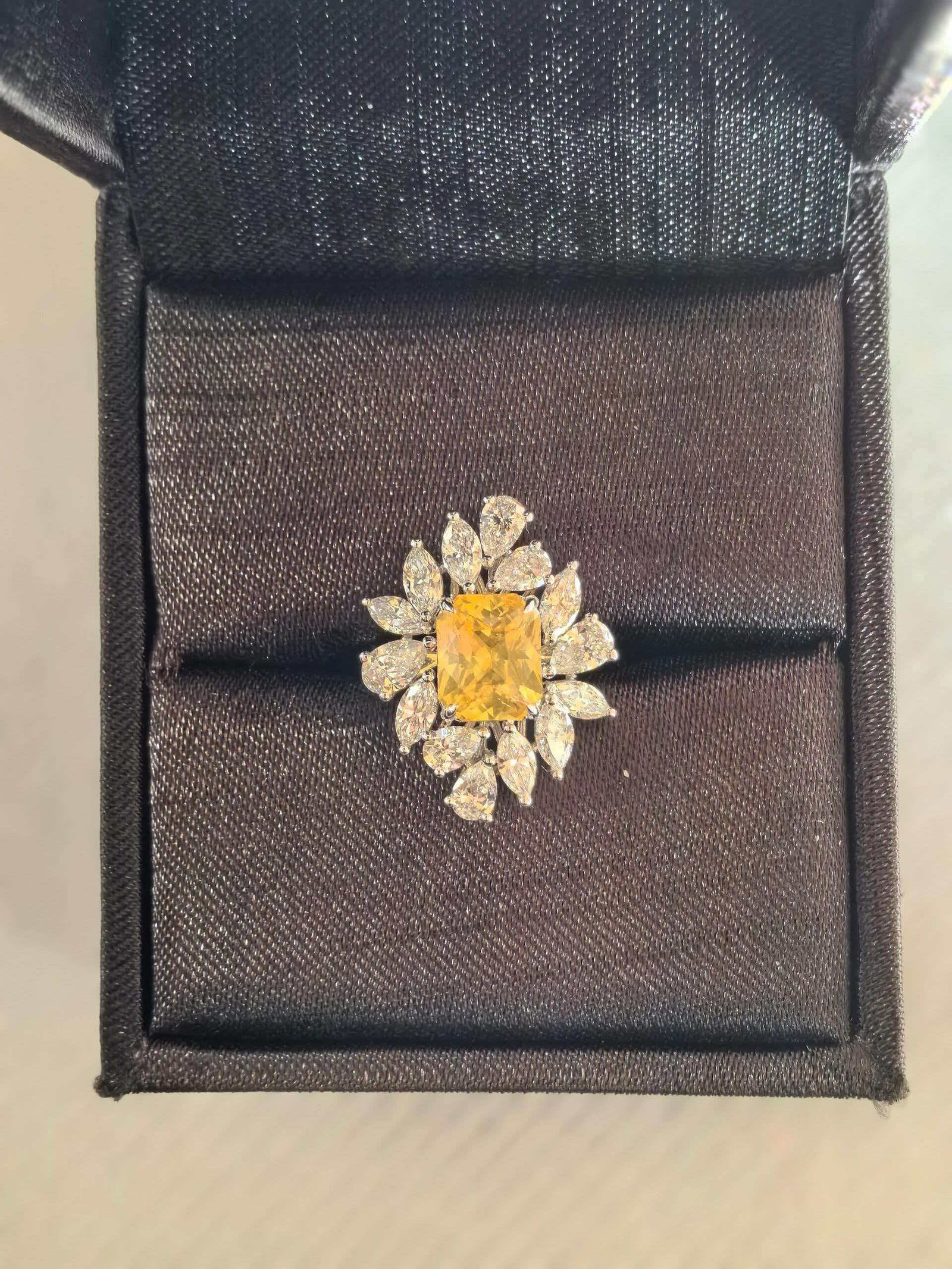6ba333b170ea2d9659971d56b56572a0 3ct Natural Canary Yellow Sapphire 18K Gold Diamond-Set Jewelry - Image 1