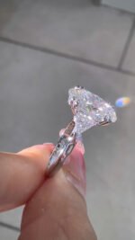 5-Carat Lab-Grown Oval Diamond Ring: D Color, VVS2 Clarity in 18K Gold - Image 3