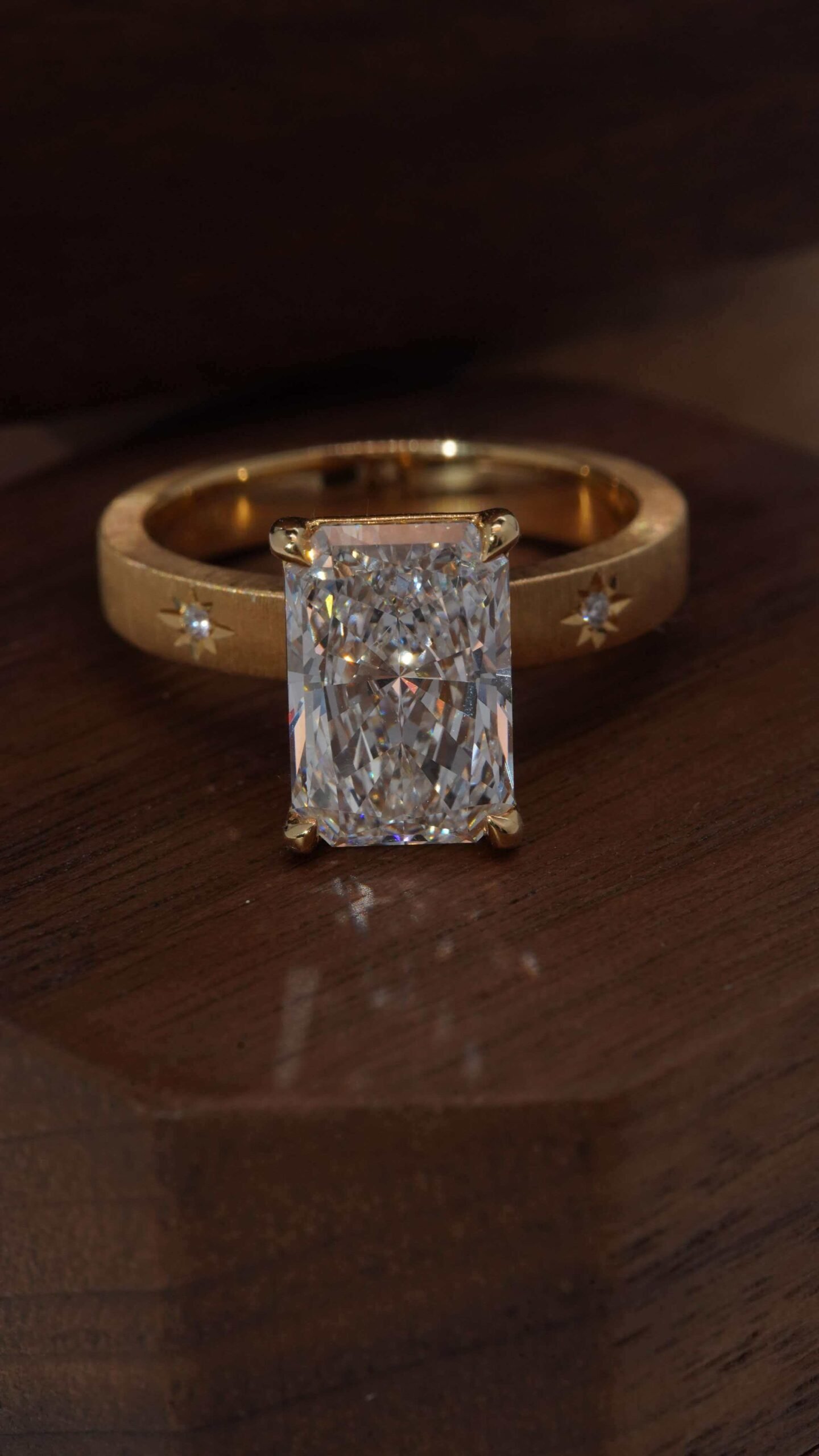 cc18d50987d573cb02c7261e7bb1f23d 3.86-Carat Lab-Grown Radiant-Cut Diamond Ring: D Color, VVS2 Clarity in 14K Gold - Image 1