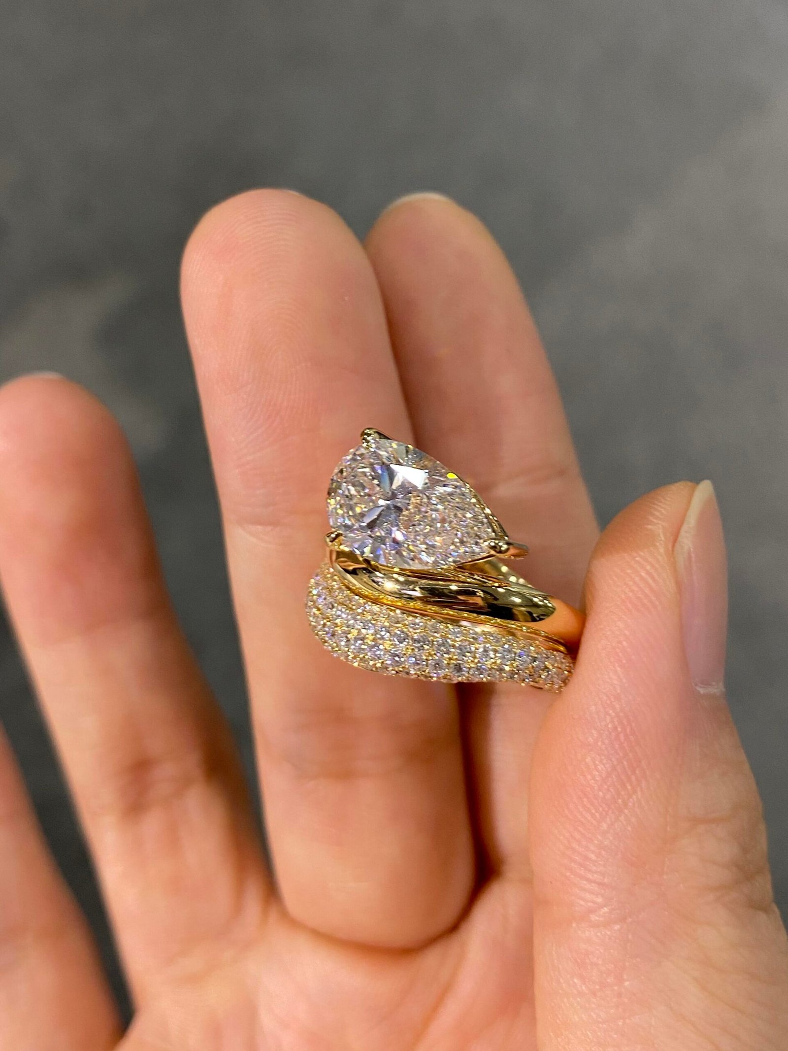 d6098051b45946370b783af9b48c31cf 3-Carat Lab-Grown Pear Diamond Ring: D Color, VVS2 Clarity in 14K Yellow Gold - Image 1