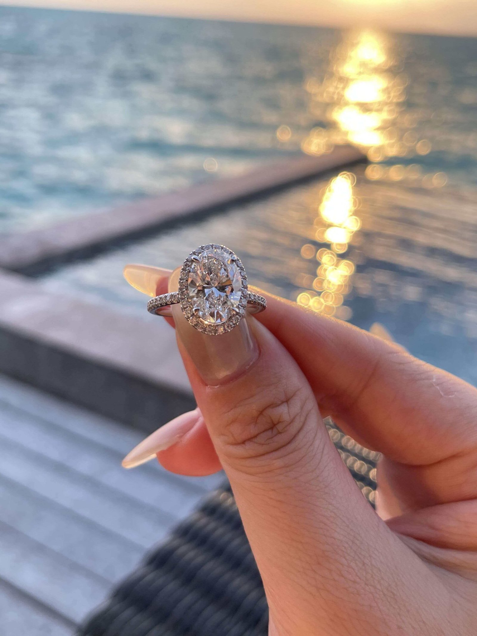 eb842234a2febe60ad239737e3f3872d 5-Carat Lab-Grown Oval Diamond Ring: E Color, VS1 Clarity in 18K White Gold - Image 1