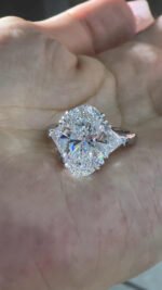 5-Carat Lab-Grown Oval Diamond Ring: D Color, VVS2 Clarity in 18K Gold - Image 4