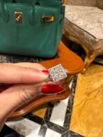 2.05-carat princess cutting laboratory grown diamonds