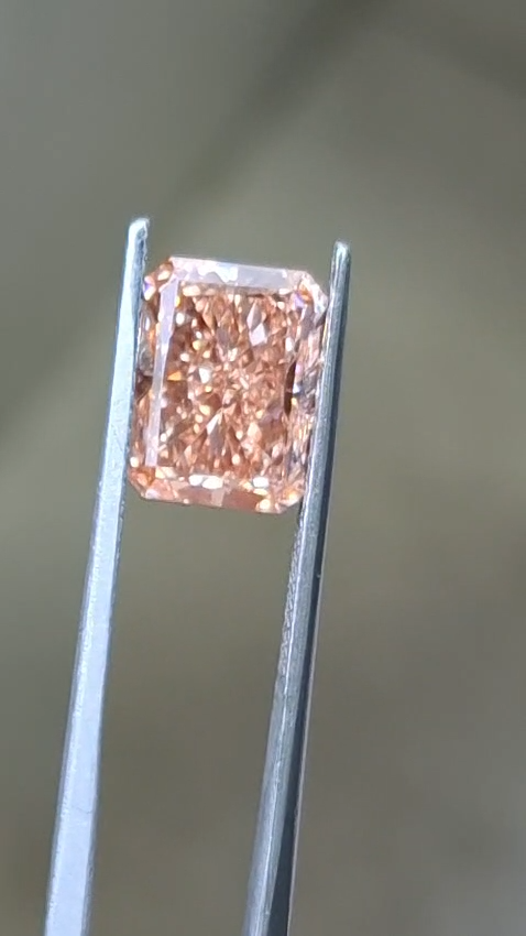 videoframe_22027 4.07 carat Pink Diamond Lab-Grown, Radiant Cut - Image 1