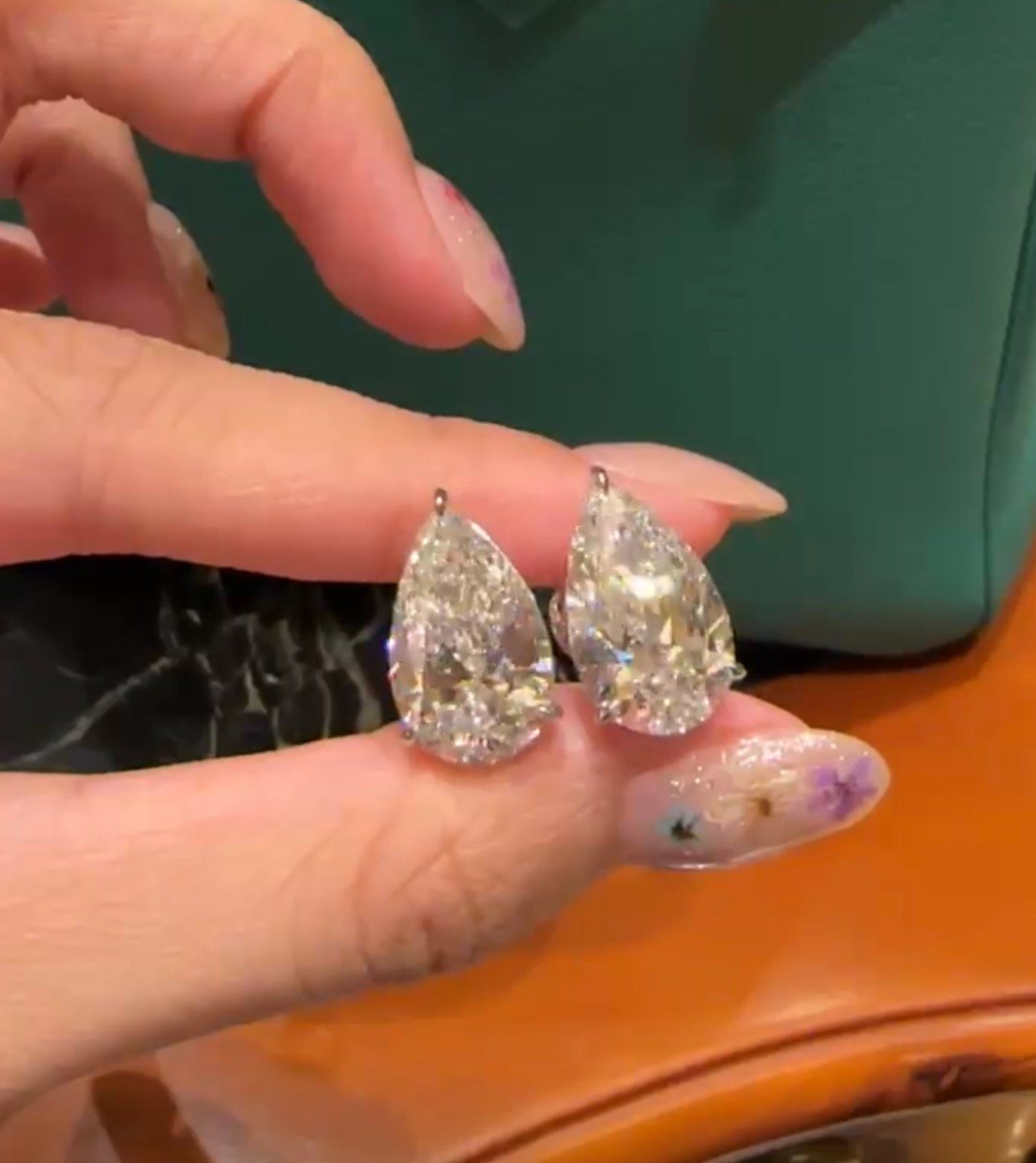 Screenshot lab grown diamond earrings - Image 1